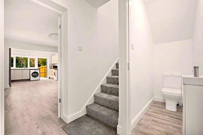 3 Bedroom End Of Terrace House For Sale In Grove Avenue, Moseley, Birmingham, West Midlands, B13