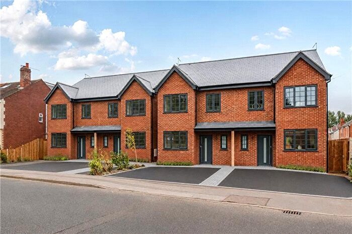 3 Bedroom Semi Detached House For Sale In Park Road, Farnborough, Hampshire, GU14