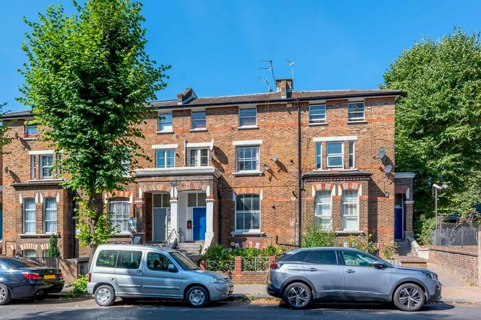 2 Bedroom Flat For Sale In Coningham Road, Shepherd's Bush, London, W12