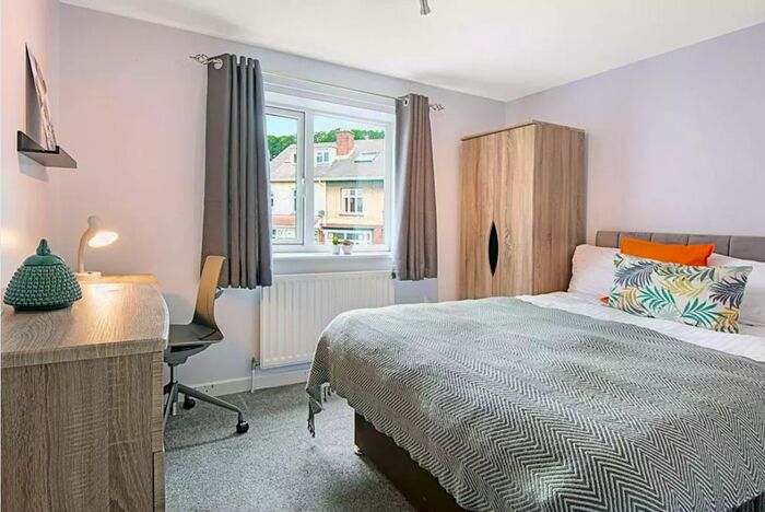 6 Bedroom Semi-Detached House To Rent In Estcourt Terrace, Headingley, Leeds, LS6