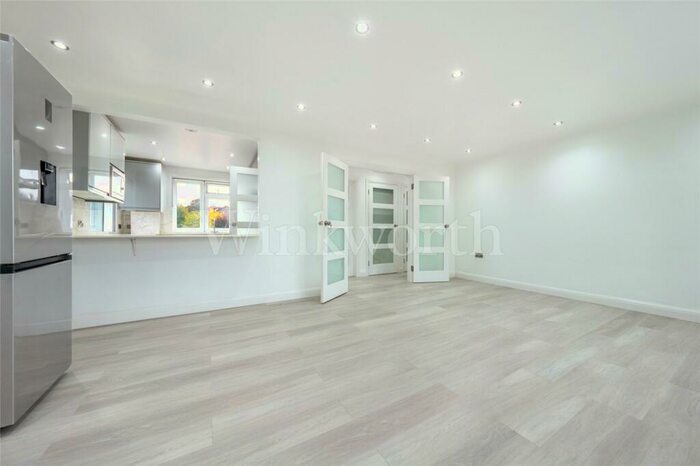 2 Bedroom Apartment To Rent In Wayside, London, NW11