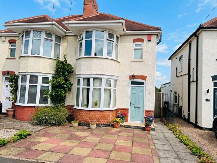 3 Bedroom Semi-Detached House For Sale In Langdale Road, Hinckley, LE10