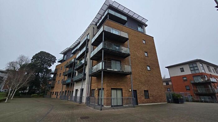 2 Bedroom Flat To Rent In Park Piazza, London, SE13