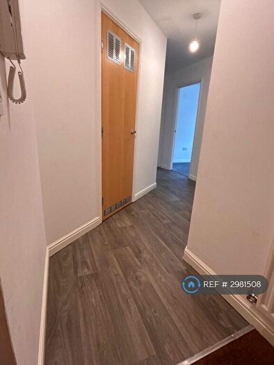 2 Bedroom Flat To Rent In Barnshaw House, Aylesbury, HP21