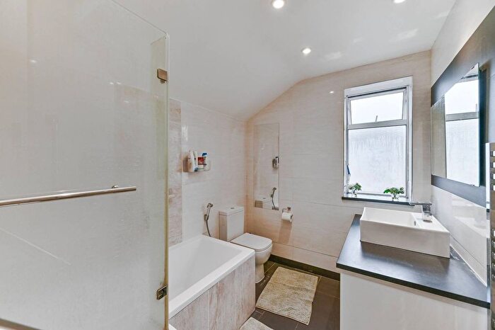 2 Bedroom End Of Terrace House To Rent In Frith Road, Central Croydon, Croydon, CR0