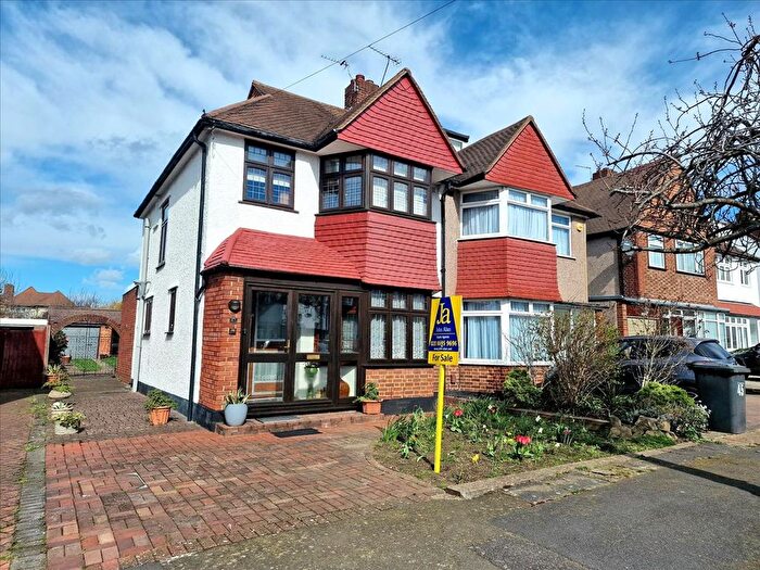 3 Bedroom Semi Detached House For Sale In Daneswood Avenue, London, SE6