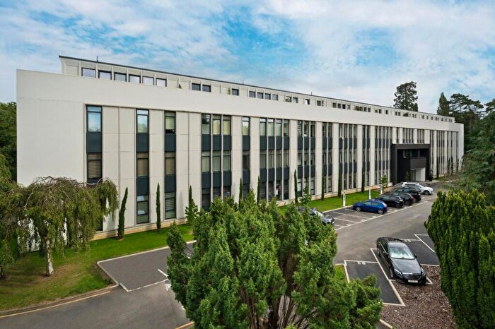 2 Bedroom Apartment For Sale In Littleworth Road, Esher, Surrey, KT10