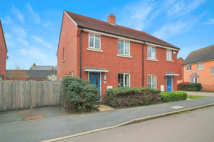 3 Bedroom Semi-Detached House To Rent In Lambert Rd, Aylesbury HP18