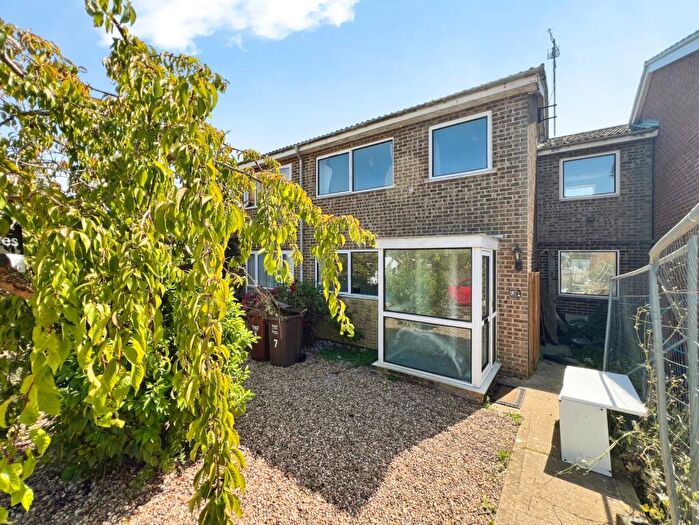 4 Bedroom Semi-Detached House For Sale In Spinney Drive, Banbury, Oxfordshire, OX16