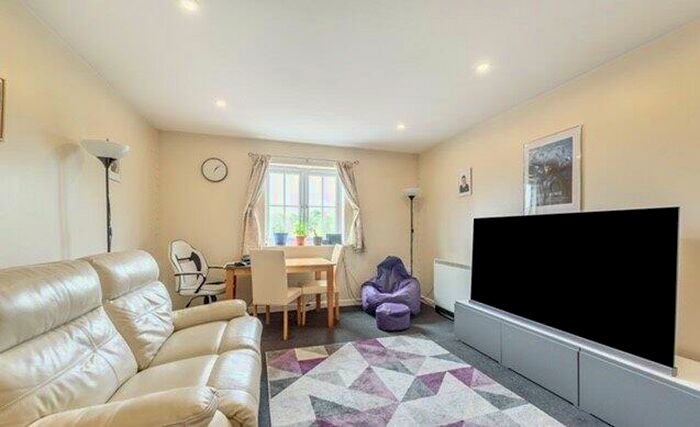 2 Bedroom Flat To Rent In Battalion Way, RG19