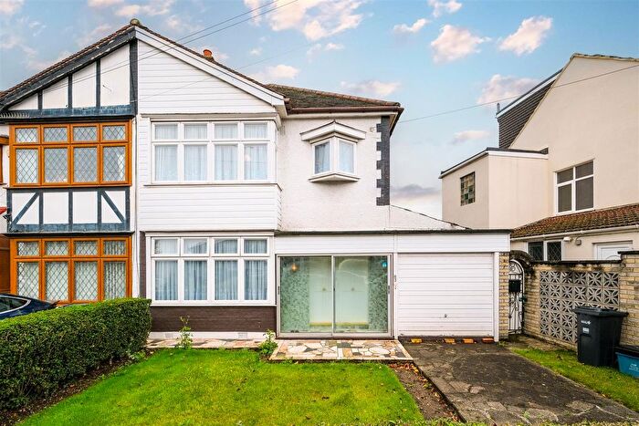 3 Bedroom End Of Terrace House To Rent In Danehurst Gardens, Ilford, IG4