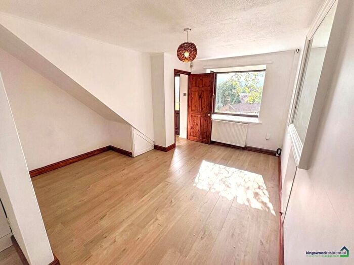 2 Bedroom End Of Terrace House To Rent In Mickleborough Avenue, Nottingham, NG3