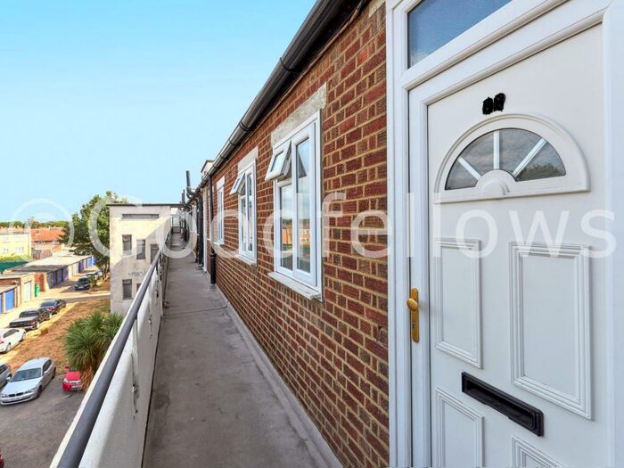 3 Bedroom Apartment To Rent In Monarch Parade, London Road, Mitcham, CR4