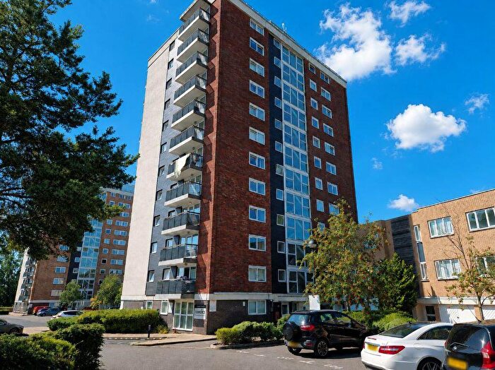 2 Bedroom Apartment For Sale In Lakeside Rise, Manchester, M9