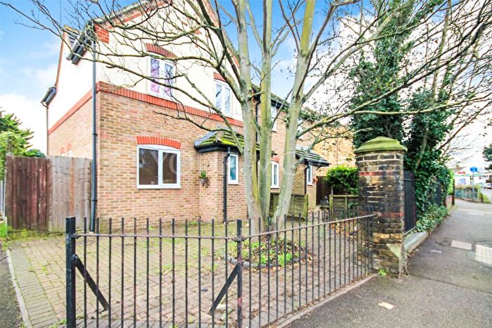 3 Bedroom Semi-Detached House For Sale In Hornchurch Road, Hornchurch, Essex, RM11