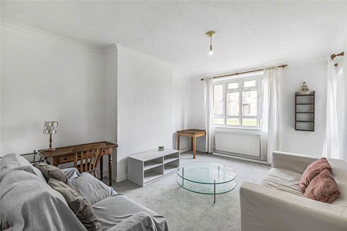 3 Bedroom Flat To Rent In Darlan Road, London, SW6