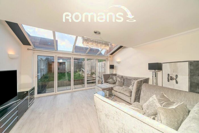 3 Bedroom Town House To Rent In Repton Crescent, Earley, RG6