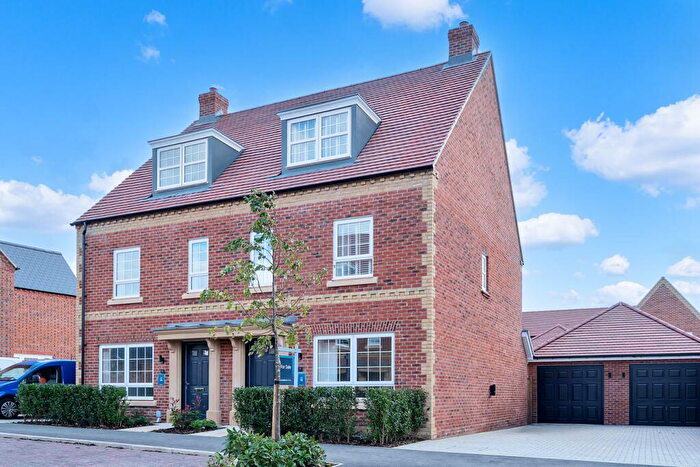 3 Bedroom Semi Detached House For Sale In The Paddocks, Bow Brickhill, Milton Keynes, MK17