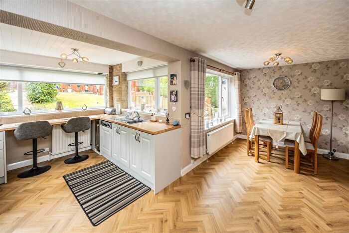 3 Bedroom End Of Terrace House For Sale In Clayfield Drive, Bradford, BD7