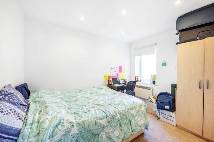 2 Bedroom Flat To Rent In The Mall, Ealing Broadway, London, W5