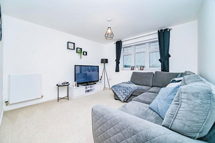 2 Bedroom Flat For Sale In Cornflower Drive, LU5