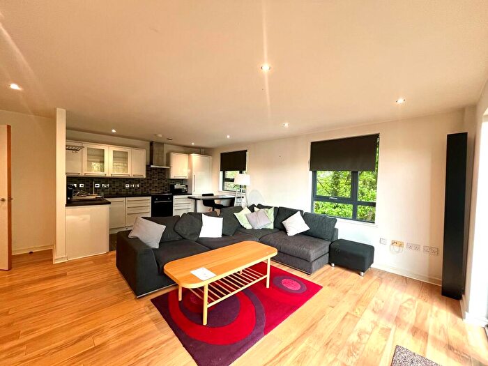 2 Bedroom Apartment To Rent In Wilmslow Road, Didsbury, M20