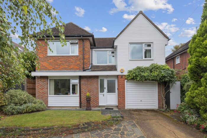 3 Bedroom Detached House To Rent In Old Forge Close Stanmore, HA7