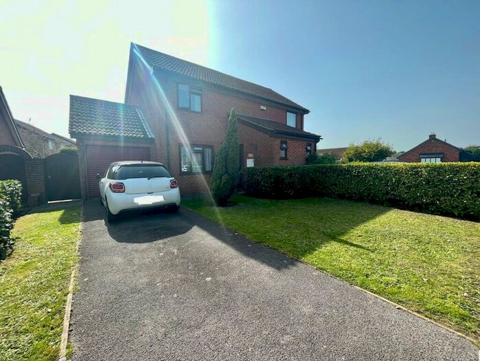 2 Bedroom House To Rent In Yarrow Close, Christchurch, BH23