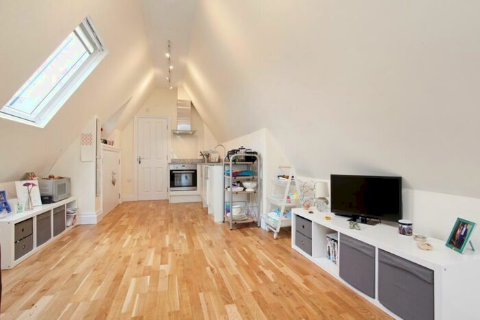 Flat To Rent In Hatch Lane Windsor, SL4