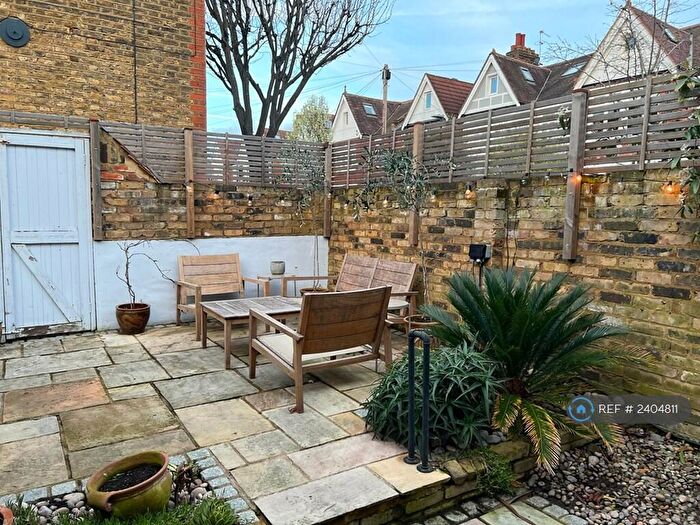 2 Bedroom Flat To Rent In Barnes, London, SW13