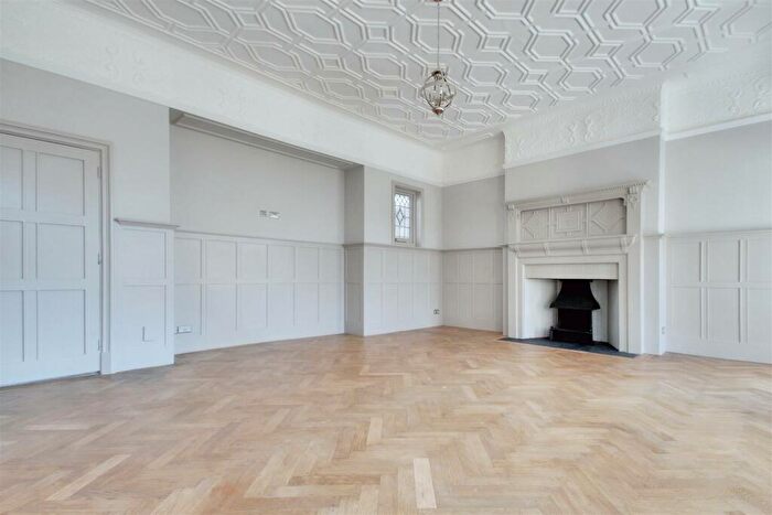 1 Bedroom Flat For Sale In Lansdowne Road, Worthing, BN11