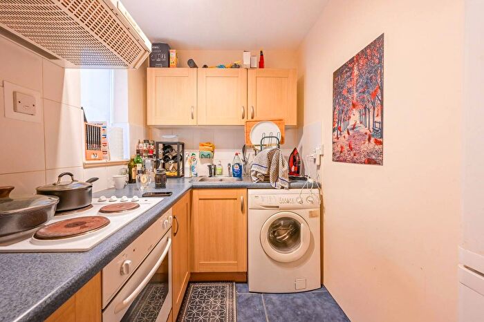 Studio For Sale In Discovery Walk, Wapping, London, E1W