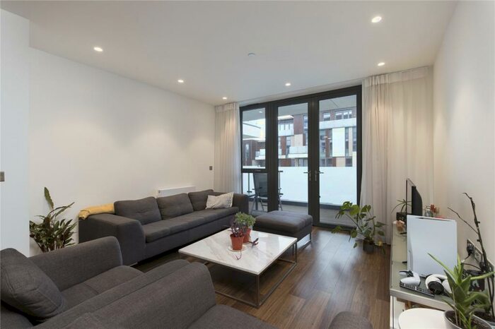 3 Bedroom Apartment To Rent In Hornbeam House, Quebec Way, Canada Water, London, SE16