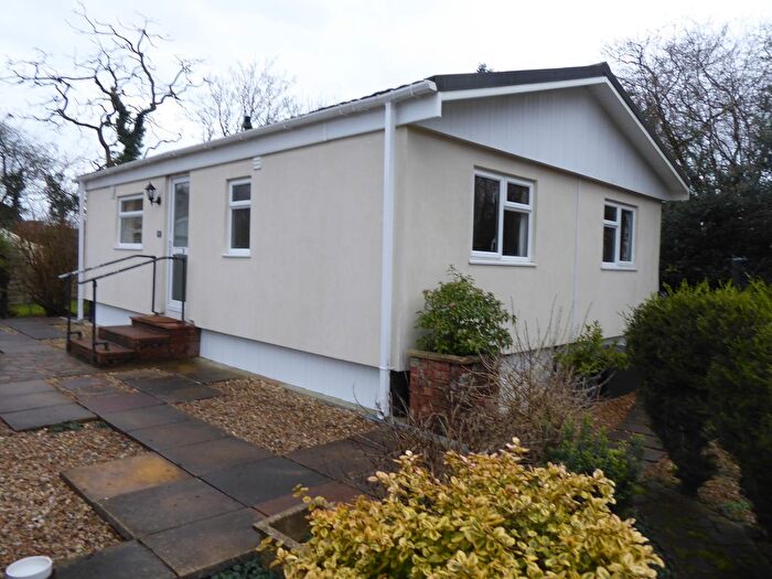 2 Bedroom Mobile/park Home For Sale In Lydiard Park, Hook Street, Royal Wootton Bassett, SN4