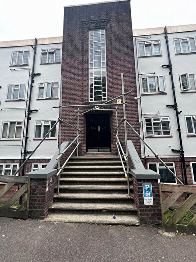 2 Bedroom Apartment For Sale In The Woodlands, London, SE19