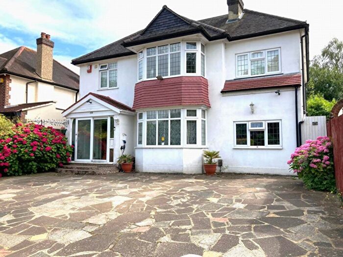 Apartment To Rent In Foresters Drive, Wallington, SM6