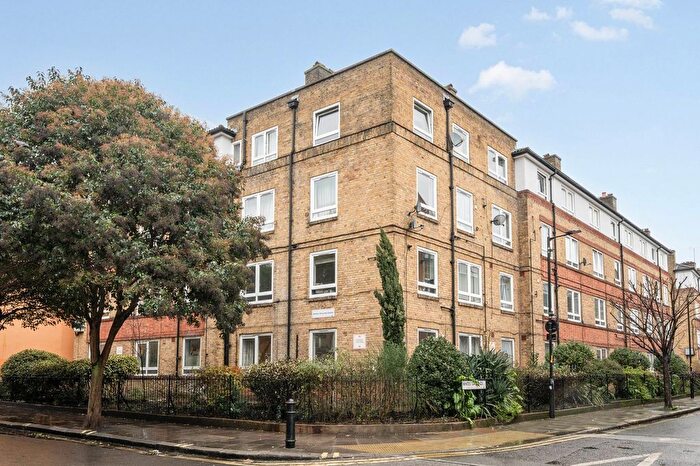 2 Bedroom Flat To Rent In Whites Grounds Estate, London, SE1