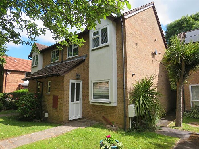 3 Bedroom Semi-Detached House To Rent In Ashlet Gardens, New Milton, BH25
