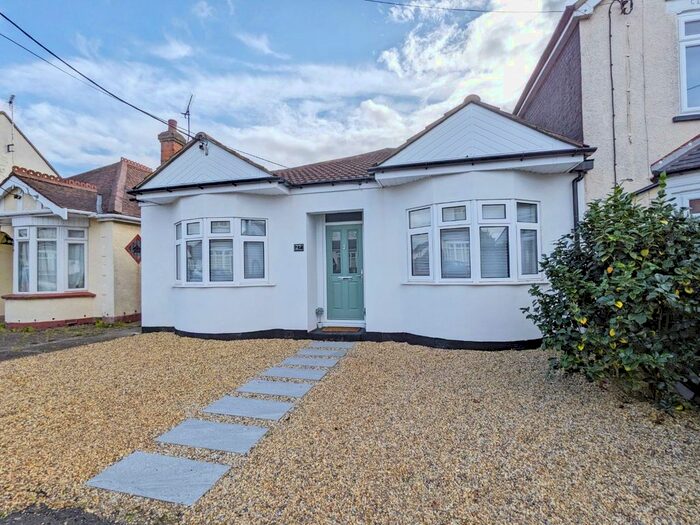 4 Bedroom Semi-Detached Bungalow To Rent In St. Marks Road, Benfleet, SS7