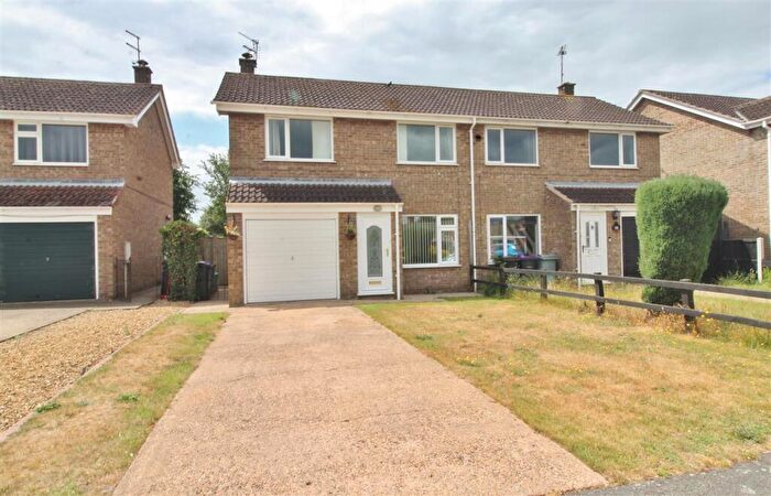 3 Bedroom Semi-Detached House For Sale In Charles Avenue, Ancaster, NG32