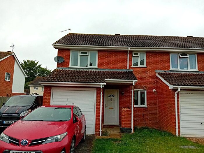 3 Bedroom End Of Terrace House To Rent In Hawthorn Rise, Hook, Hampshire, RG27