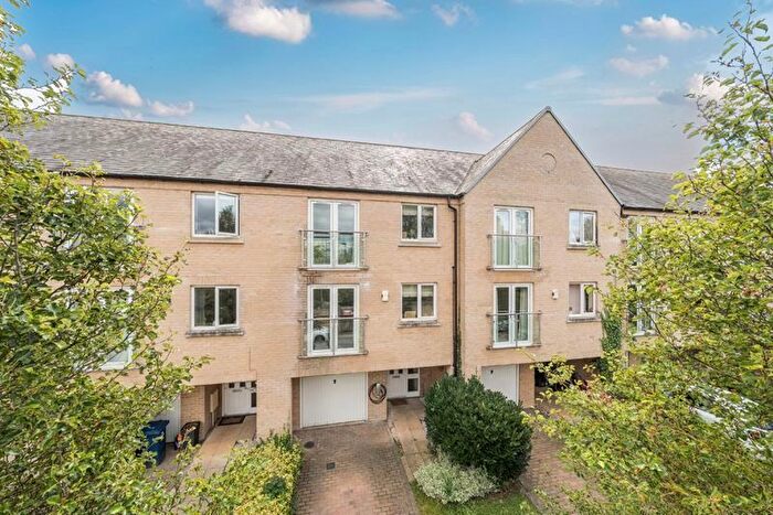 5 Bedroom Town House For Sale In Skipper Way, Little Paxton, St Neots, PE19