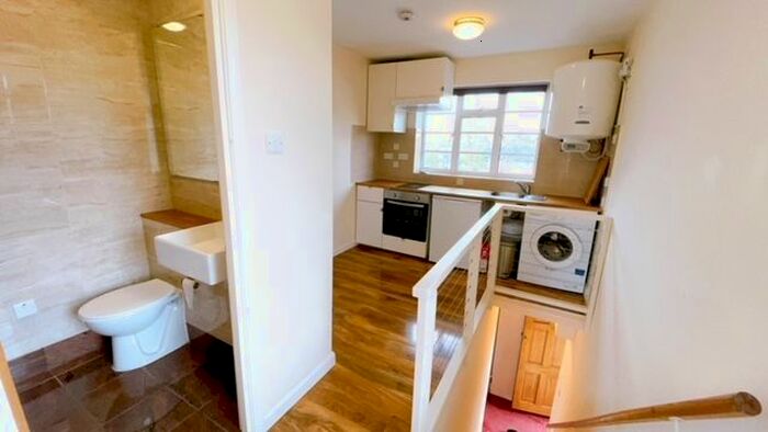 Studio To Rent In Jersey Road, Isleworth, TW7