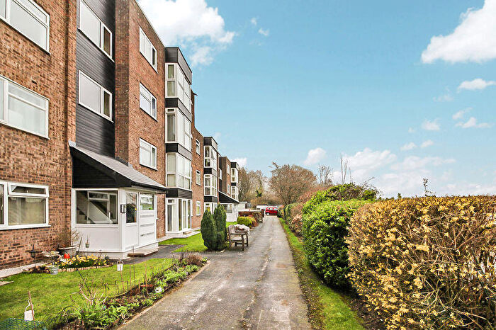 2 Bedroom Flat For Sale In Daisyfield Court, Bury, BL8