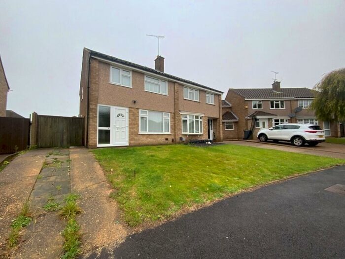 3 Bedroom Semi-Detached House To Rent In Edgewood Drive, Luton, Bedfordshire, LU2