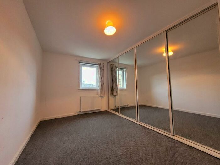 1 Bedroom Flat To Rent In Holmscroft Avenue, Greenock, PA15