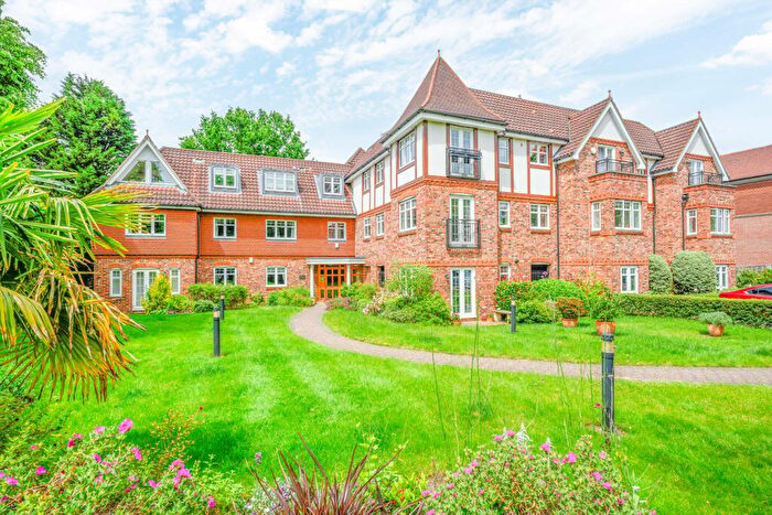 2 Bedroom Flat To Rent In Portmore Park Road, Weybridge, KT13