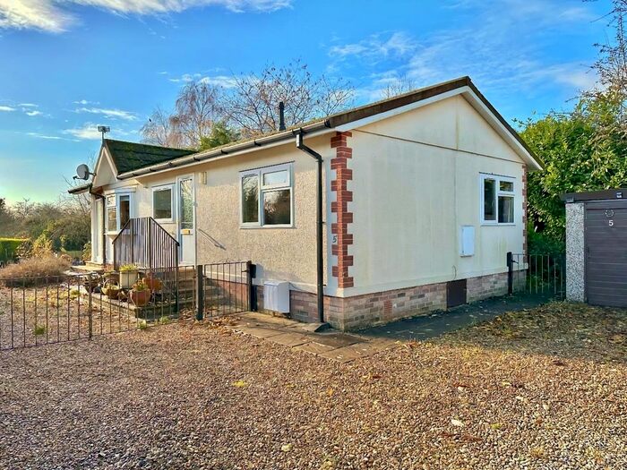 2 Bedroom Mobile/park Home For Sale In Meadowside, Linton On Ouse, York, YO30