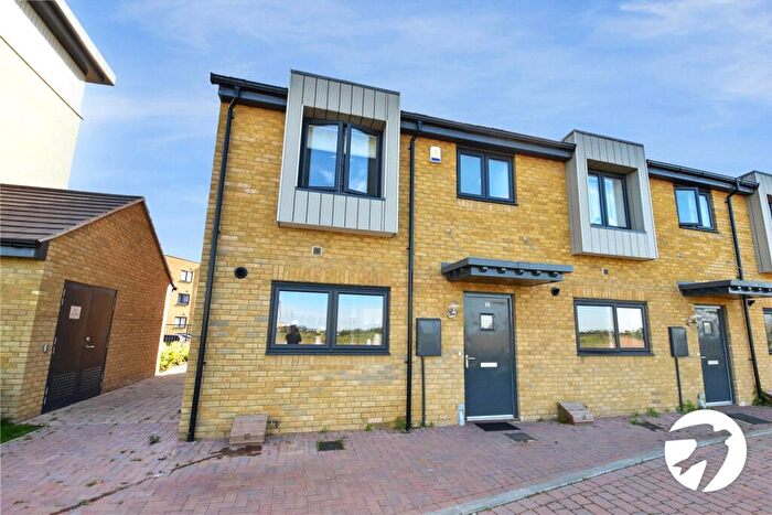 3 Bedroom End Of Terrace House For Sale In Riverside Wharf, Dartford, Kent, DA1