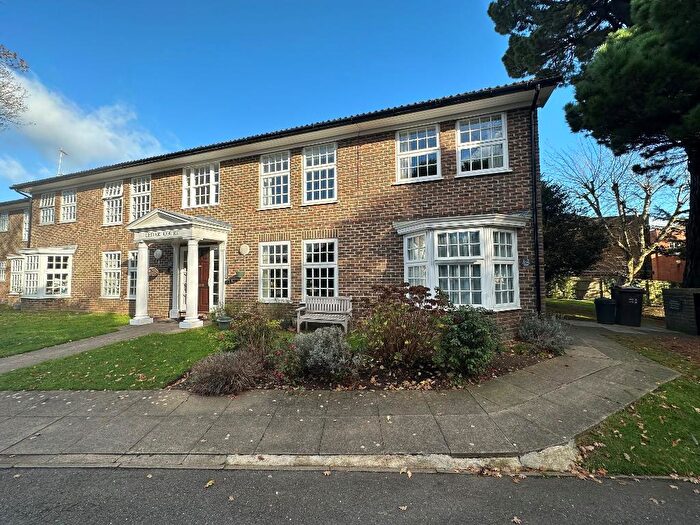 2 Bedroom Maisonette For Sale In Addington Road, Sanderstead, Surrey, CR2